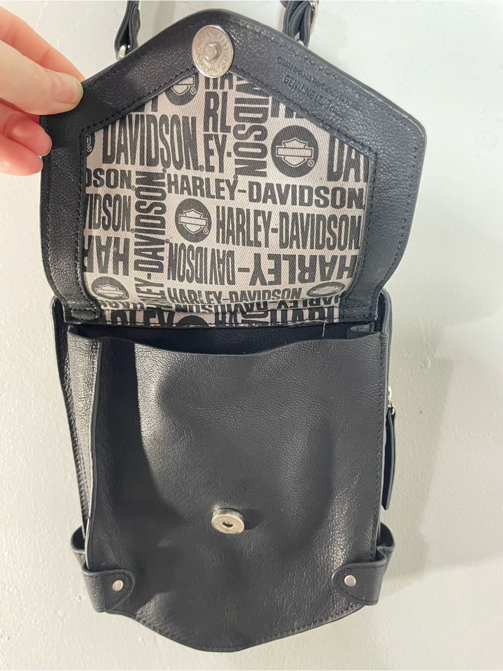Harley Davidson Black Leather Hip Bag with Cross Logo - Picture 4 of 8